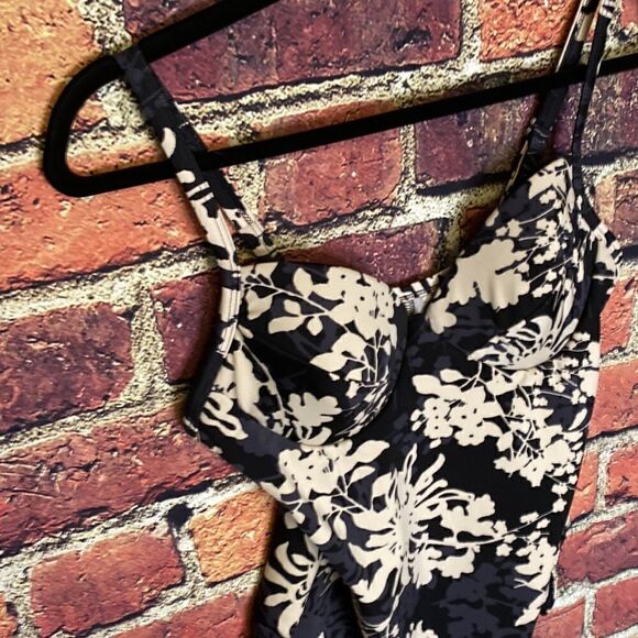 Newport News Swim Black & White One Piece Swim suit Size 12 - Picture 2 of 8